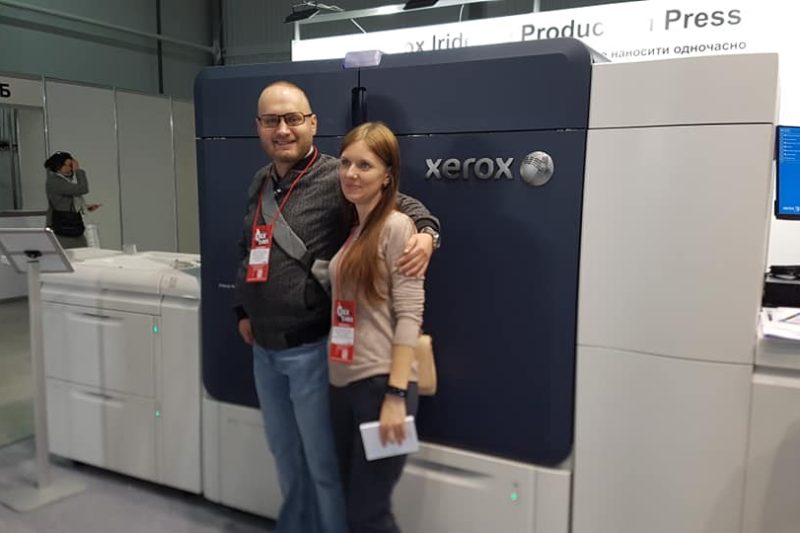 Колектив студії дизайну "General Graphics" на вистовке полиграфїї та реклами REX біля стенду компанії Xerox.